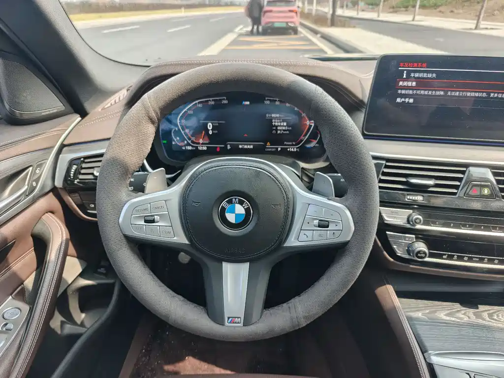 BMW 5 Series 2023 — фото 10
