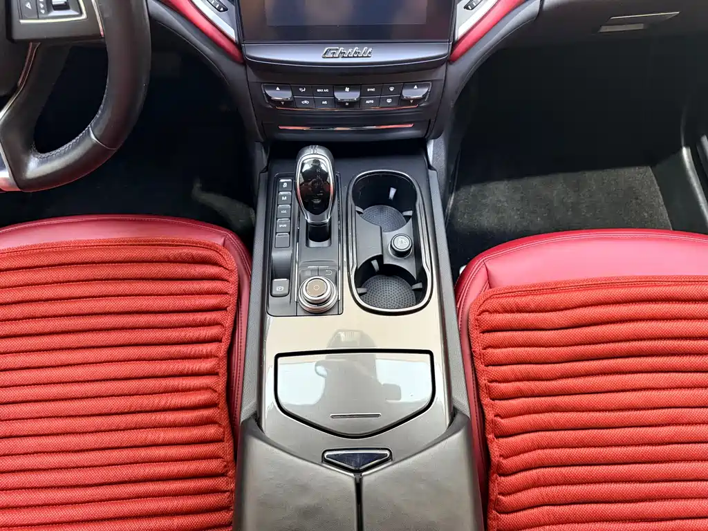 Maserati Ghibli 2018 — фото 16
