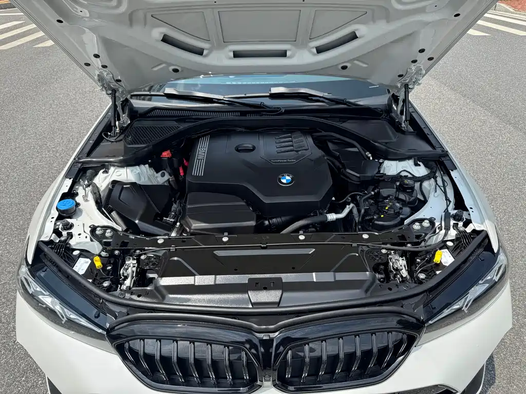 BMW 3 Series 2025 — фото 15