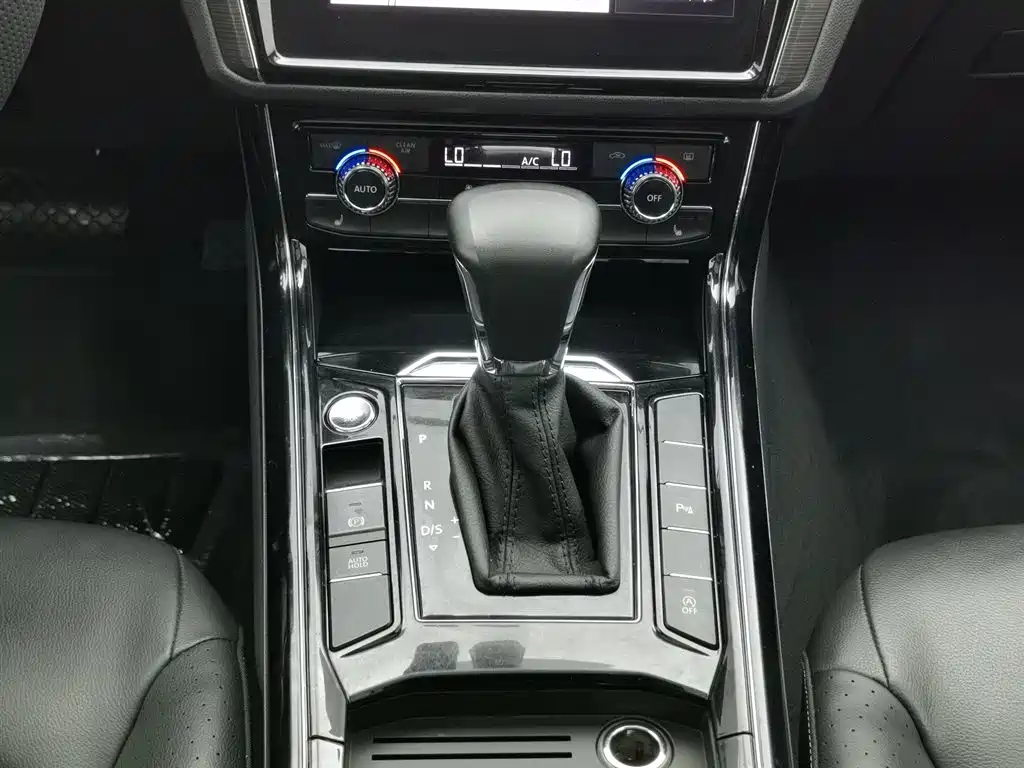 Volkswagen Phideon 2019 — фото 13