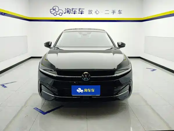 Volkswagen Magotan 2025