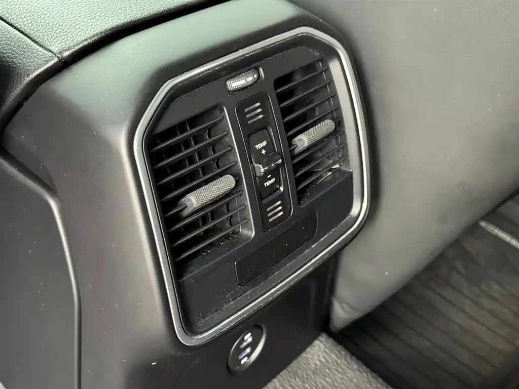 Porsche Macan 2023 — фото 16