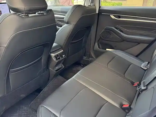 Geely Emgrand 2021