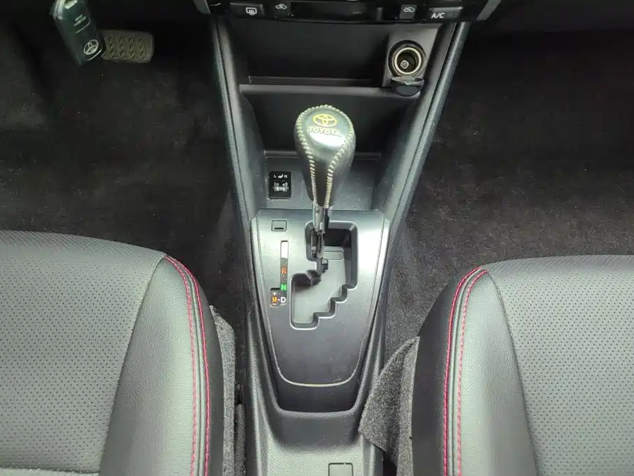 Toyota Yaris L 2021 — фото 16