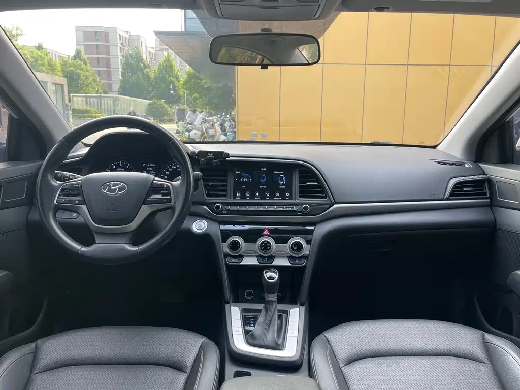 Hyundai Elantra 2020 — фото 10