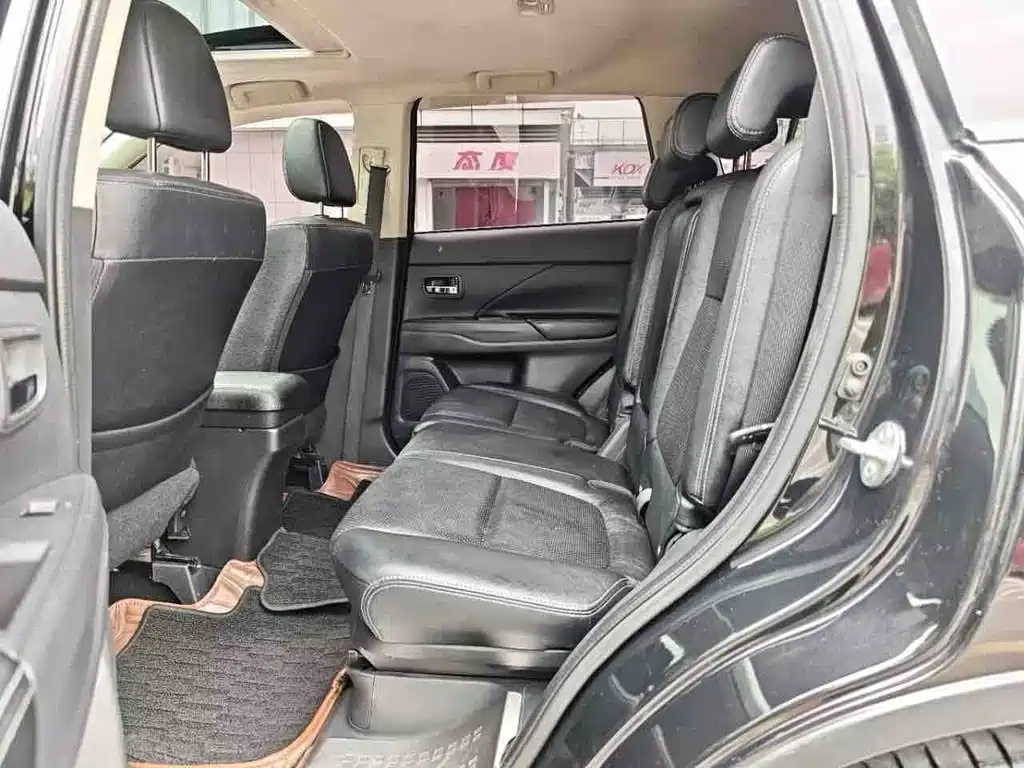 Mitsubishi Outlander 2015 — фото 16