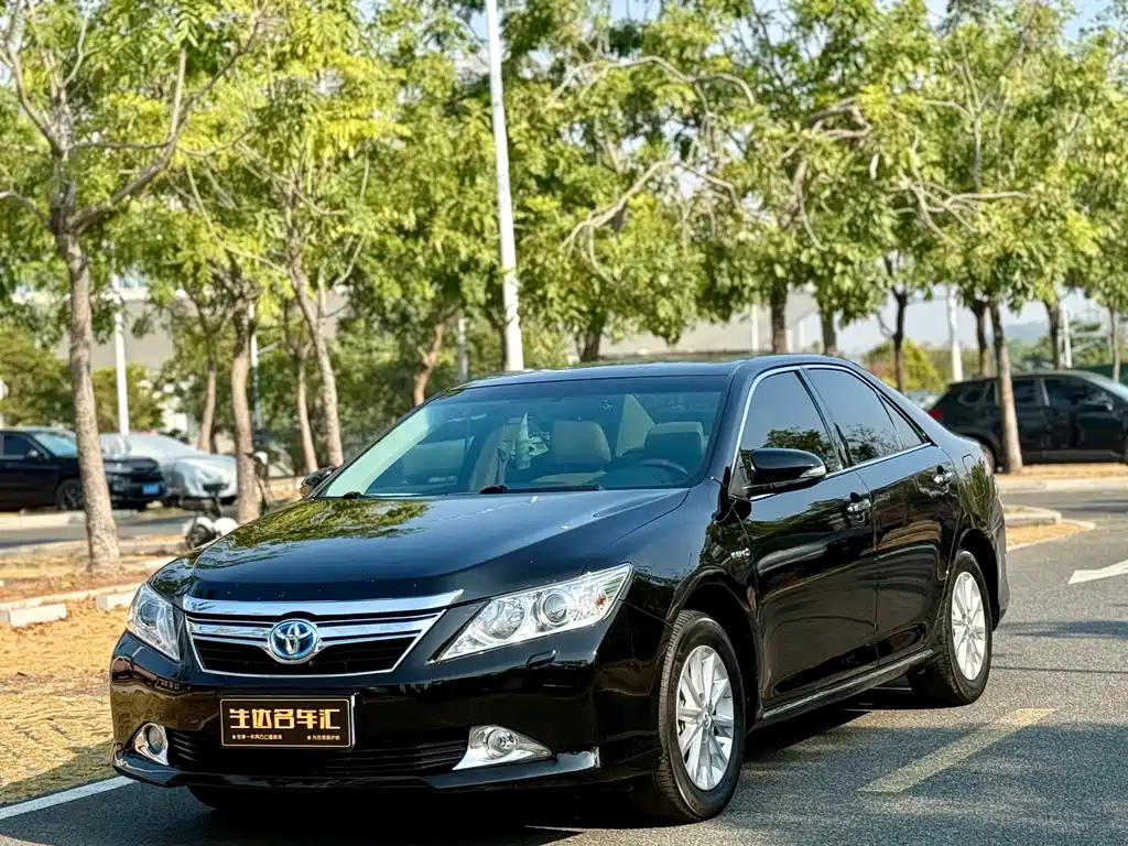 Toyota Camry 2014 — фото 1