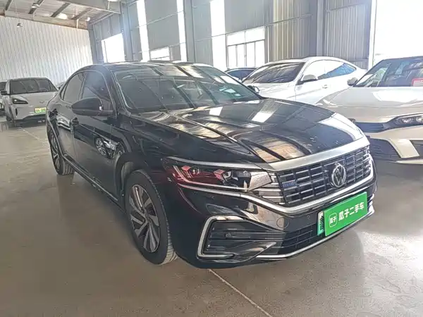 Volkswagen Passat Plug-In Hybrid 2023