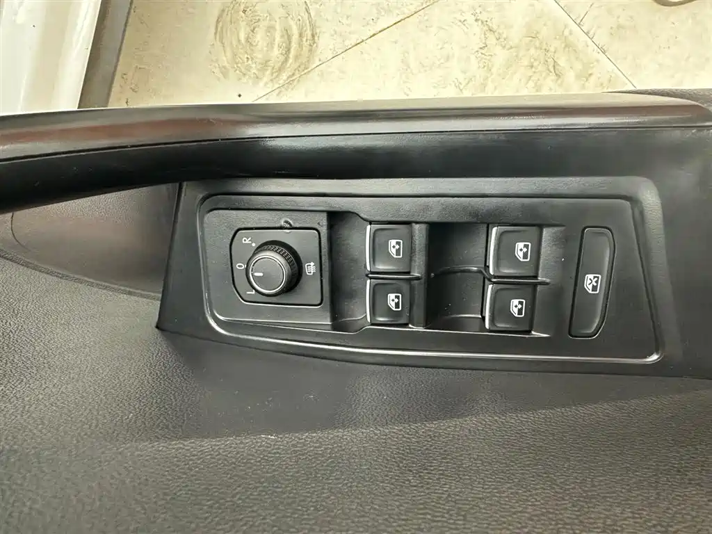 Volkswagen T-Roc 2022 — фото 12