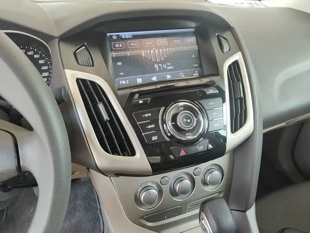 Ford Focus 2014 — фото 13