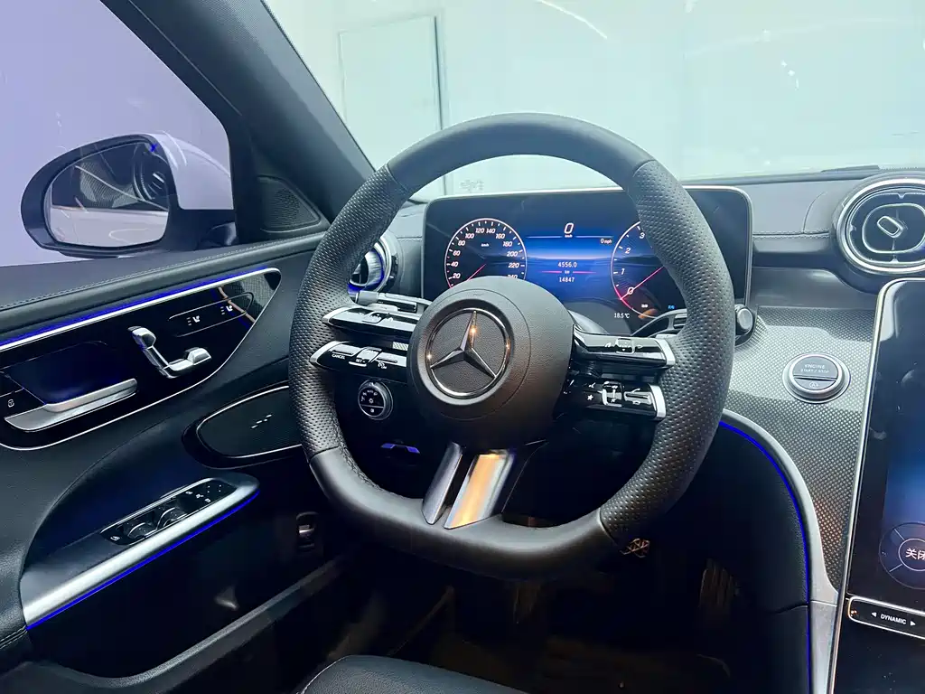 Mercedes-Benz C-Class 2025 — фото 11