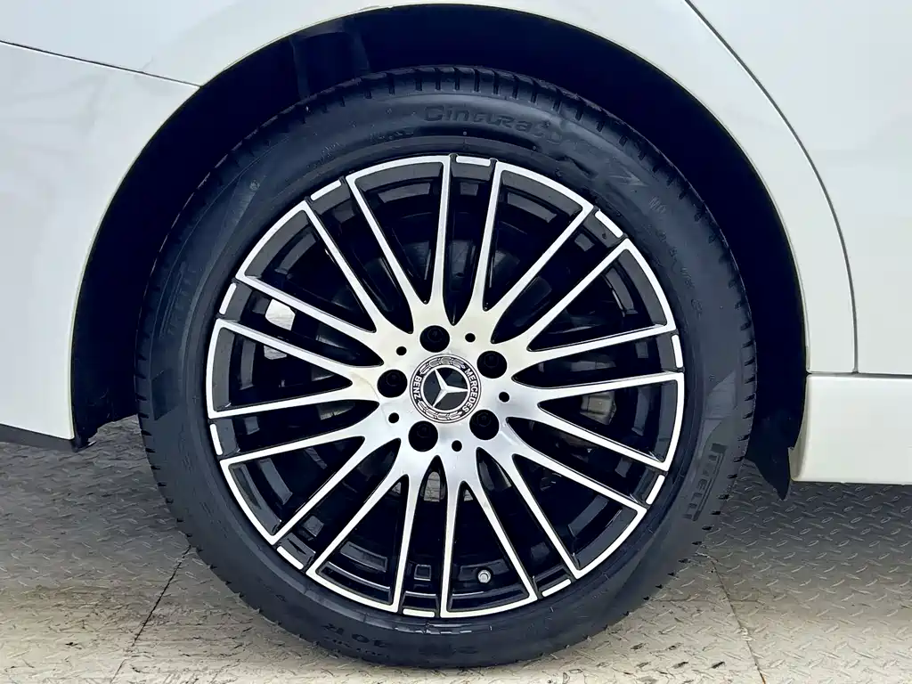 Mercedes-Benz C-Class 2025 — фото 26