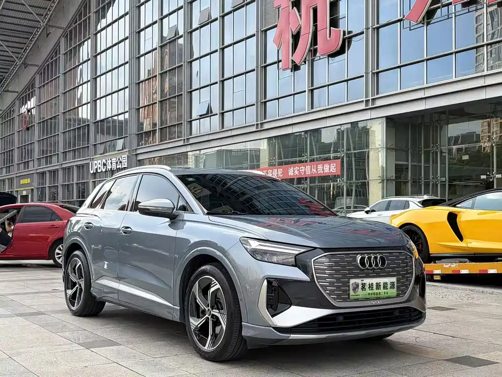 Audi Q4 E-Tron 2022 — фото 3
