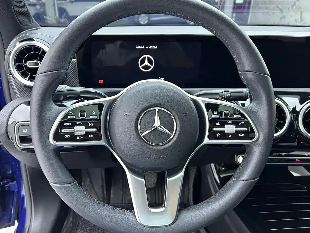Mercedes-Benz A-Class 2022 — фото 13
