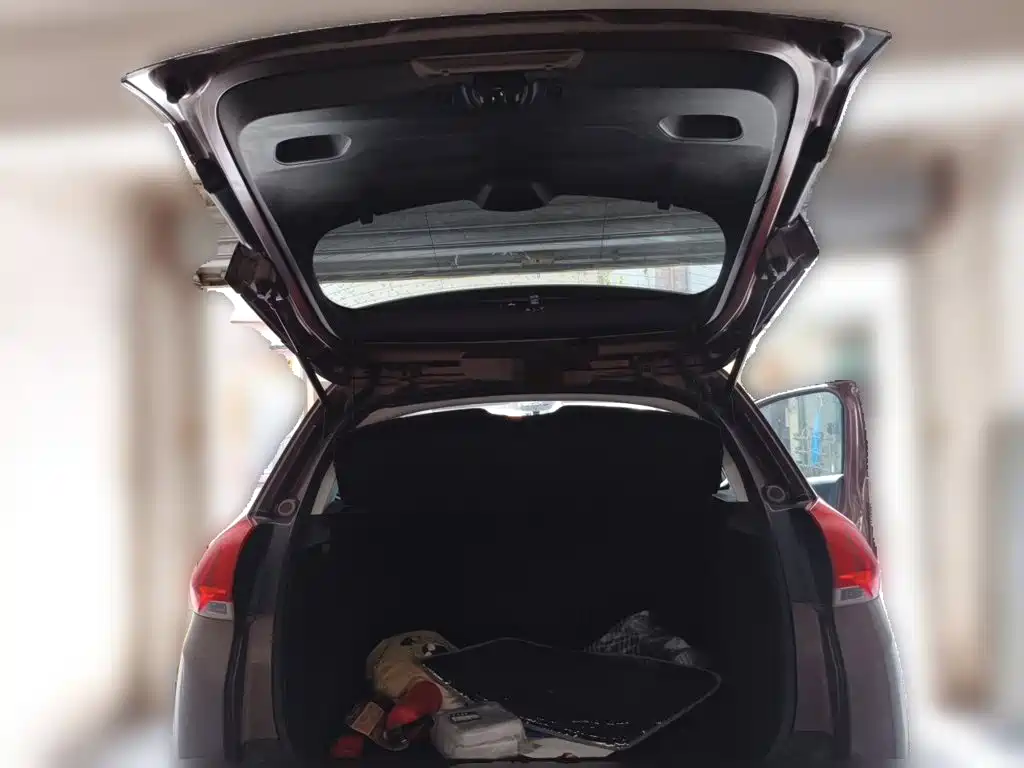 Peugeot 2008 2016 — фото 10