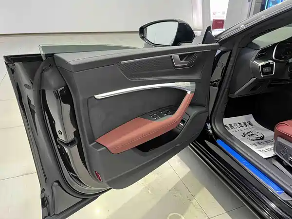 Audi A7L 2024