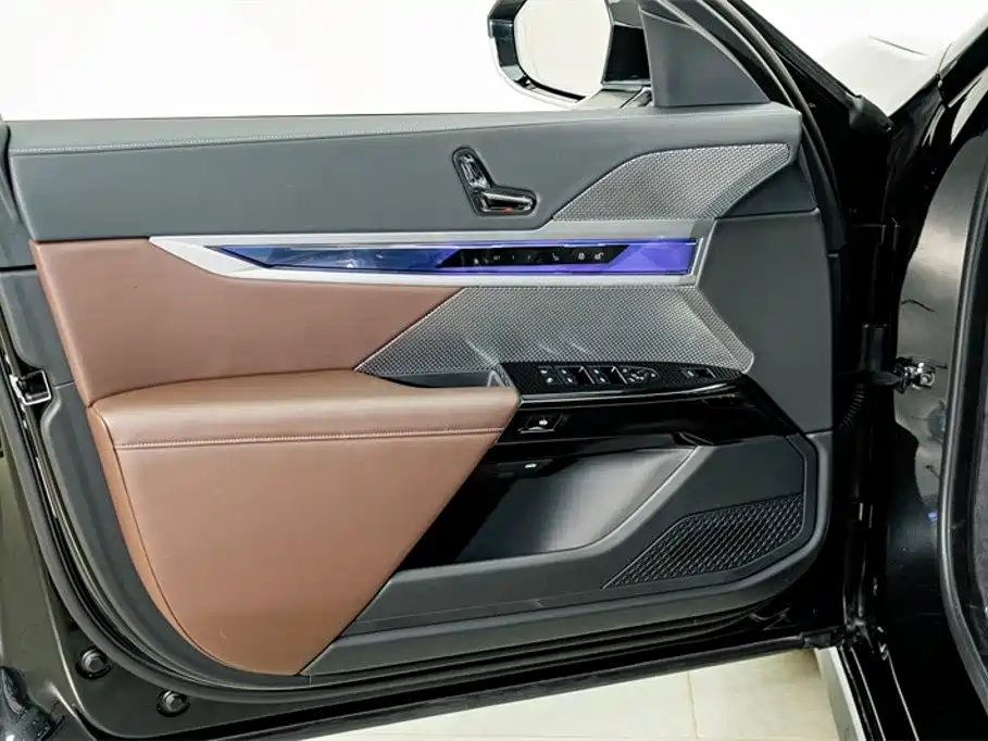 BMW 7 Series 2024 — фото 18