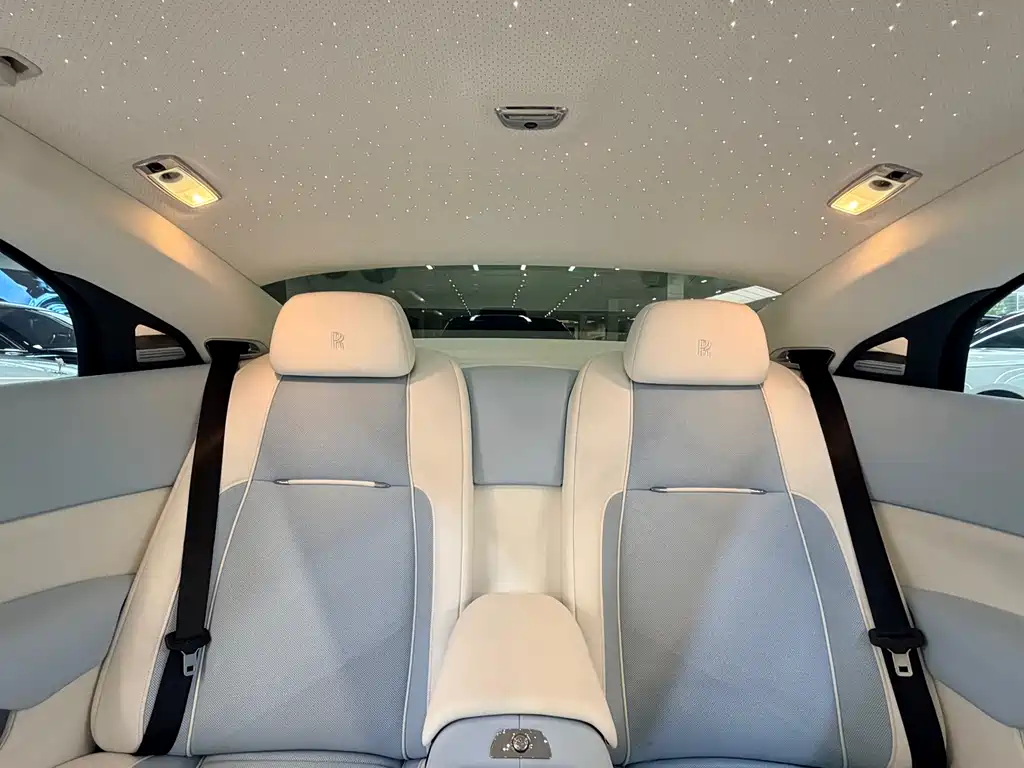 Rolls-Royce Phantom 2018 — фото 10