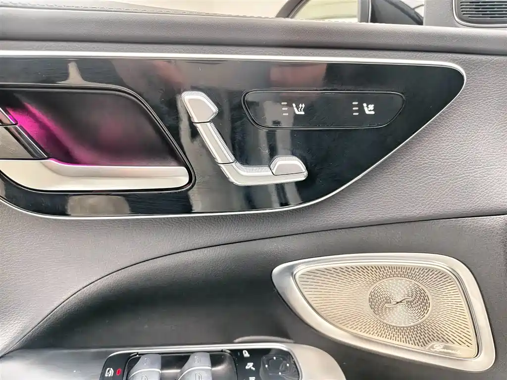 Mercedes-Benz C-Class 2024 — фото 10