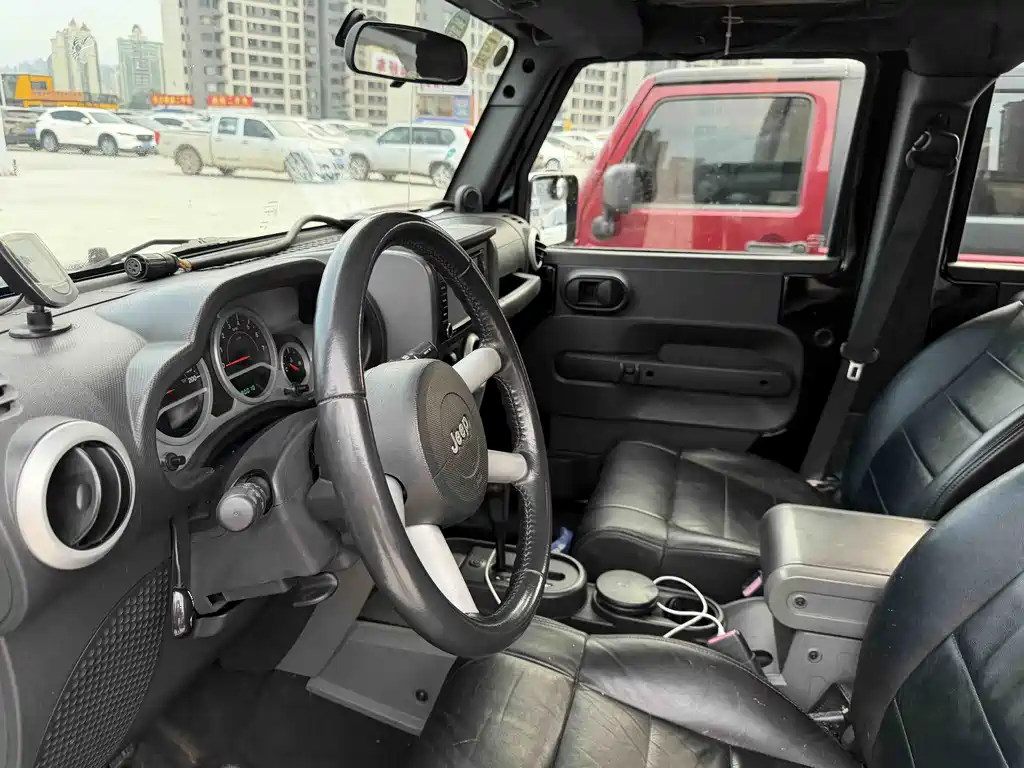 Jeep Wrangler 2010 — фото 7