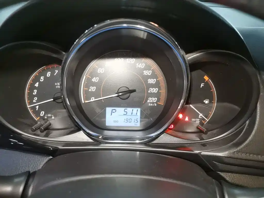 Toyota Yaris L 2021 — фото 12