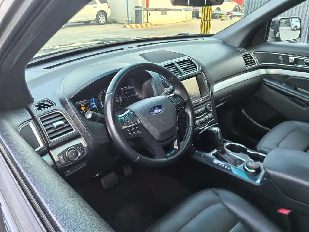 Ford Explorer 2016 — фото 11