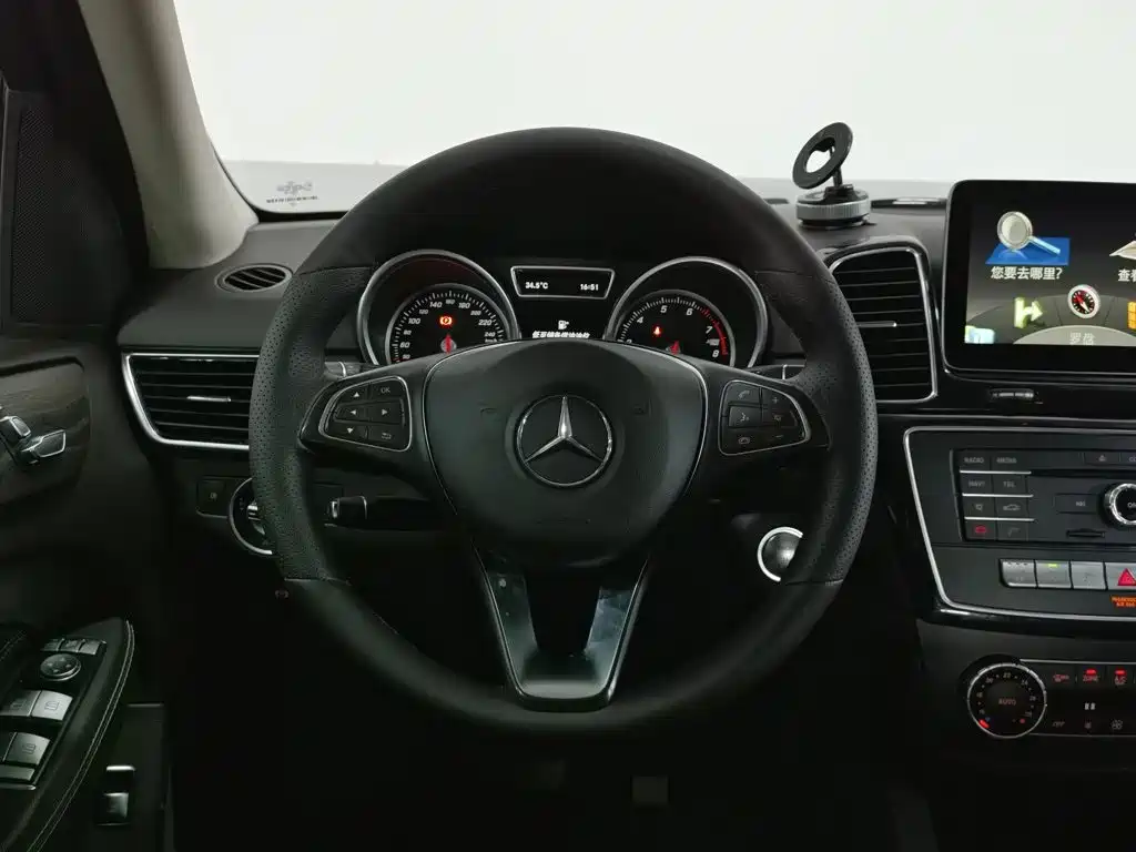 Mercedes-Benz GLE 2016 — фото 11