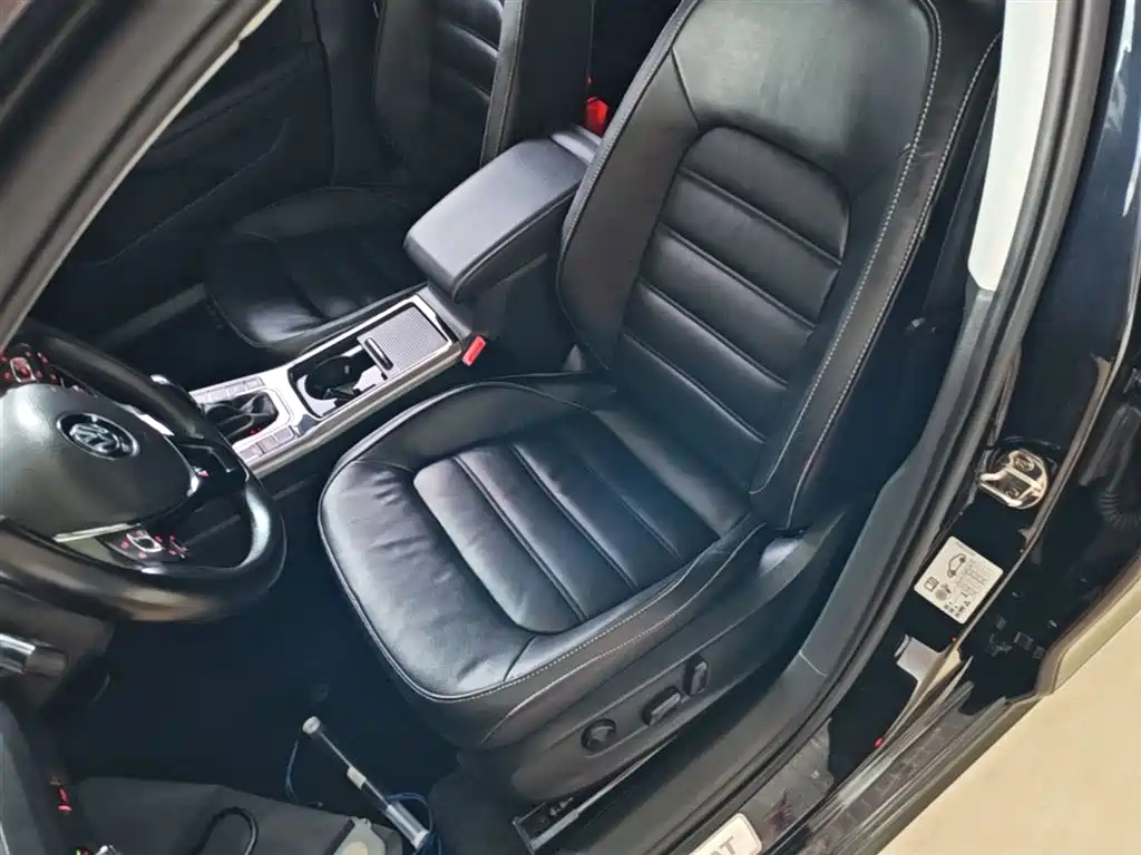 Volkswagen Passat 2018 — фото 15
