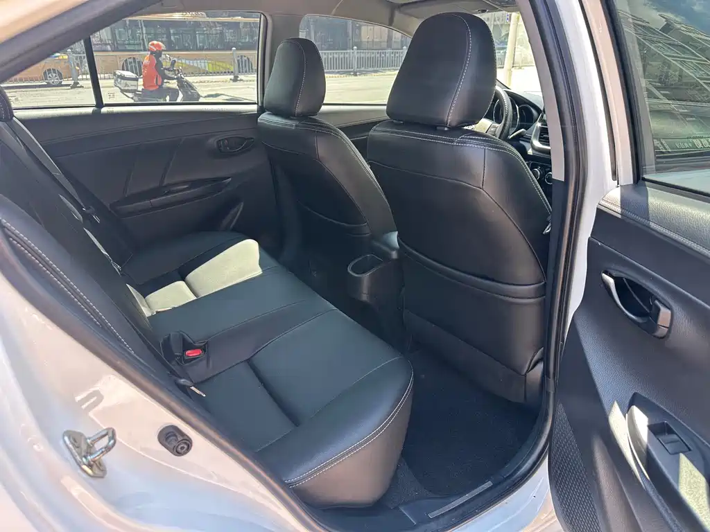 Toyota Yaris L 2020 — фото 8