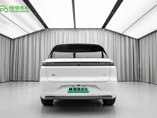 Li Auto L6 2025