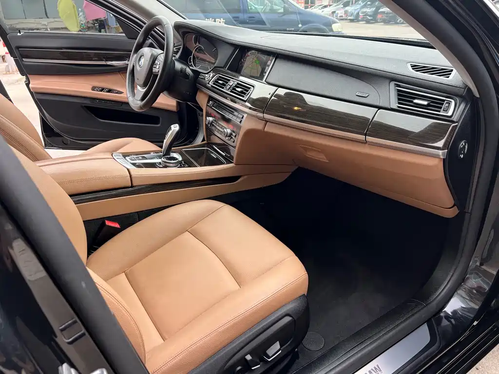 BMW 7 Series 2015 — фото 13