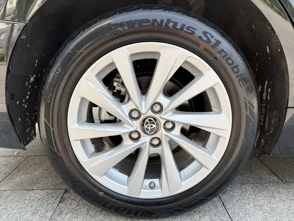 Toyota Camry 2022 — фото 16