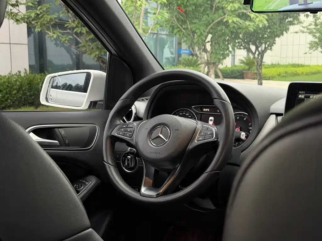 Mercedes-Benz B-Class 2016 — фото 17