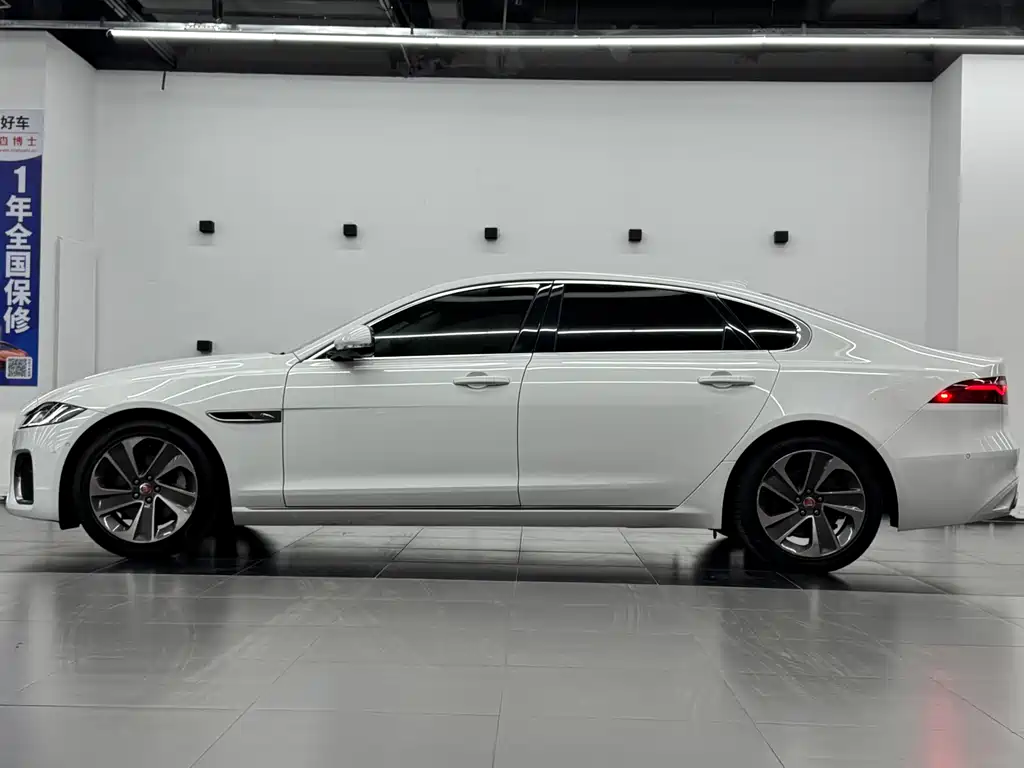 Jaguar XFL 2022 — фото 12