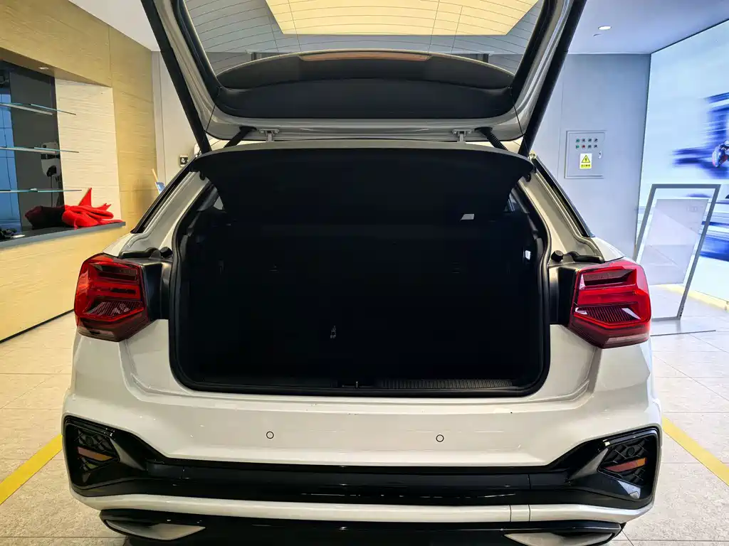Audi Q2L 2023 — фото 15
