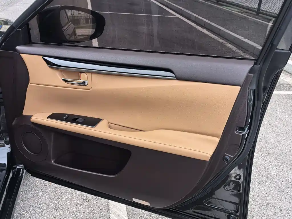 Lexus ES 2016 — фото 18