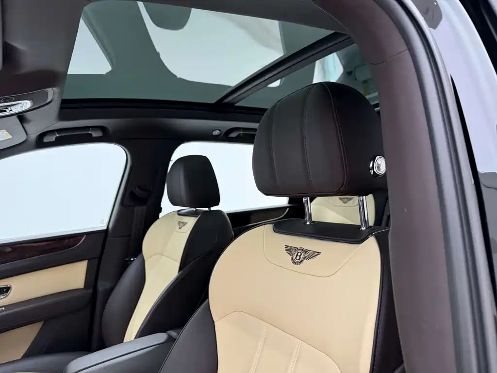 Bentley Bentayga 2019 — фото 16