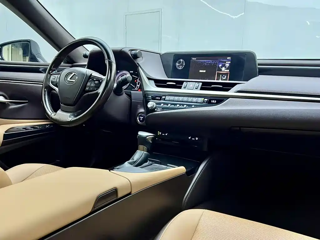 Lexus ES 2020 — фото 6