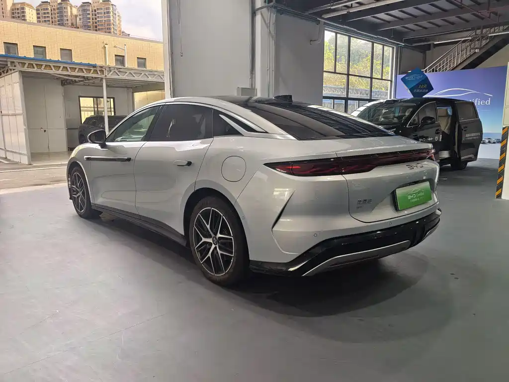 BYD Han L 2025