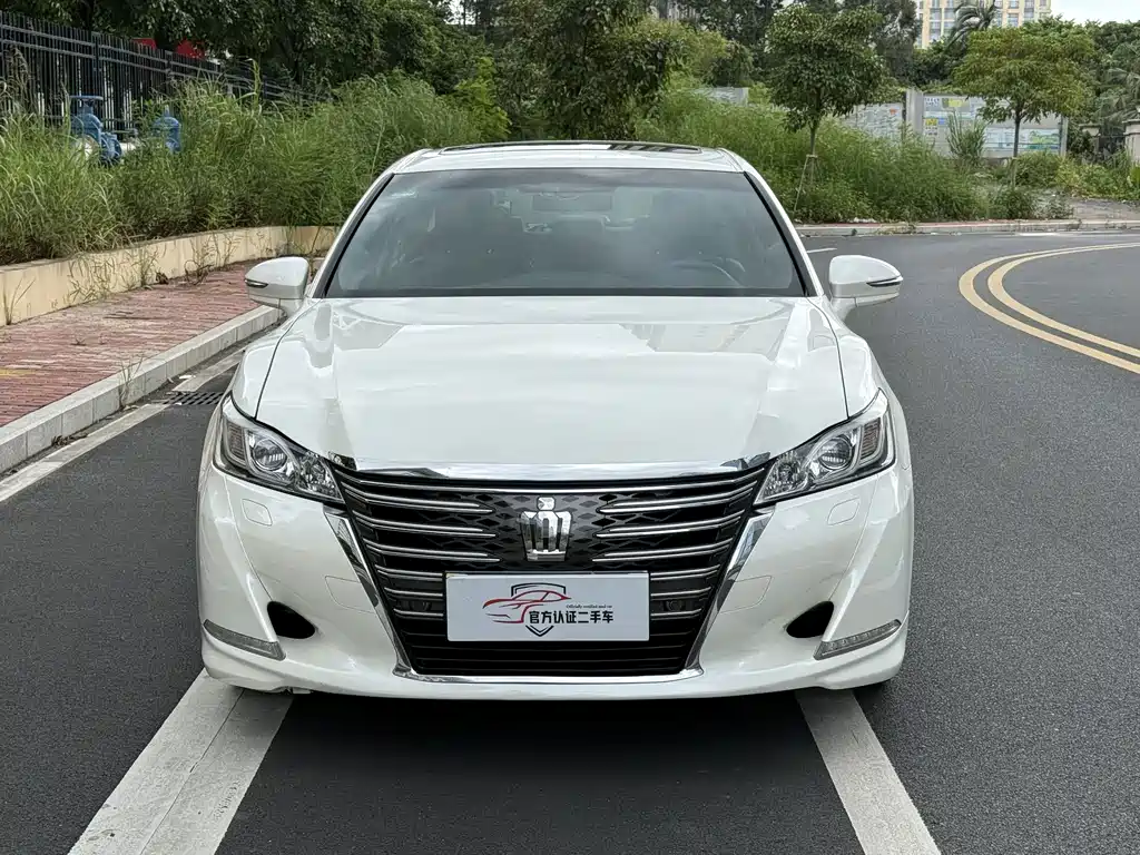 Toyota Crown 2015 — фото 2
