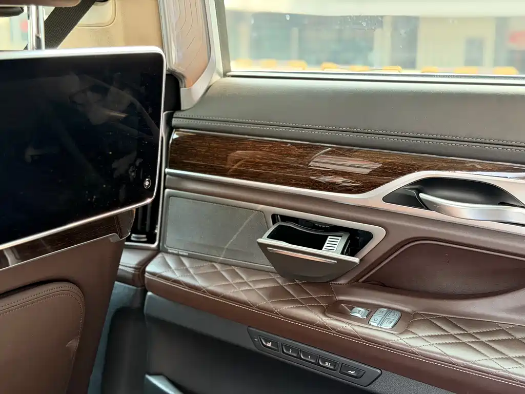 BMW 7 Series 2021 — фото 18