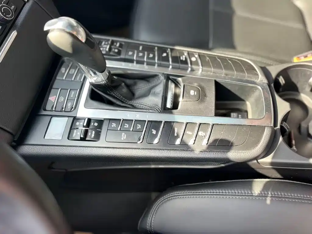 Porsche Macan 2015 — фото 19