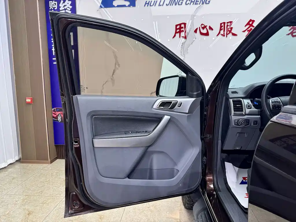 Ford Everest 2017 — фото 14