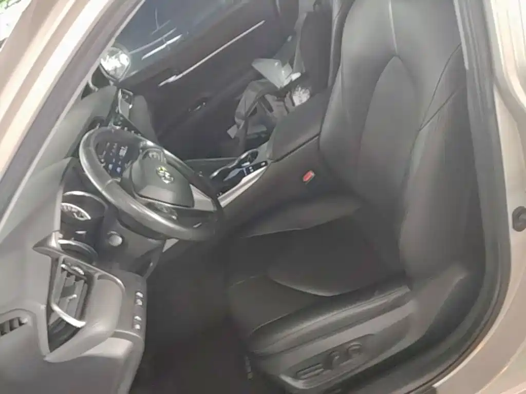 Toyota Camry 2019 — фото 15