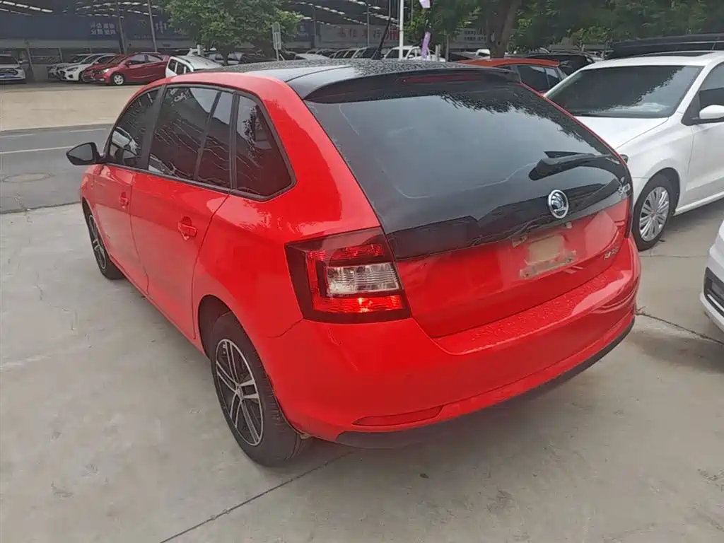Skoda Rapid Spaceback 2014 — фото 5