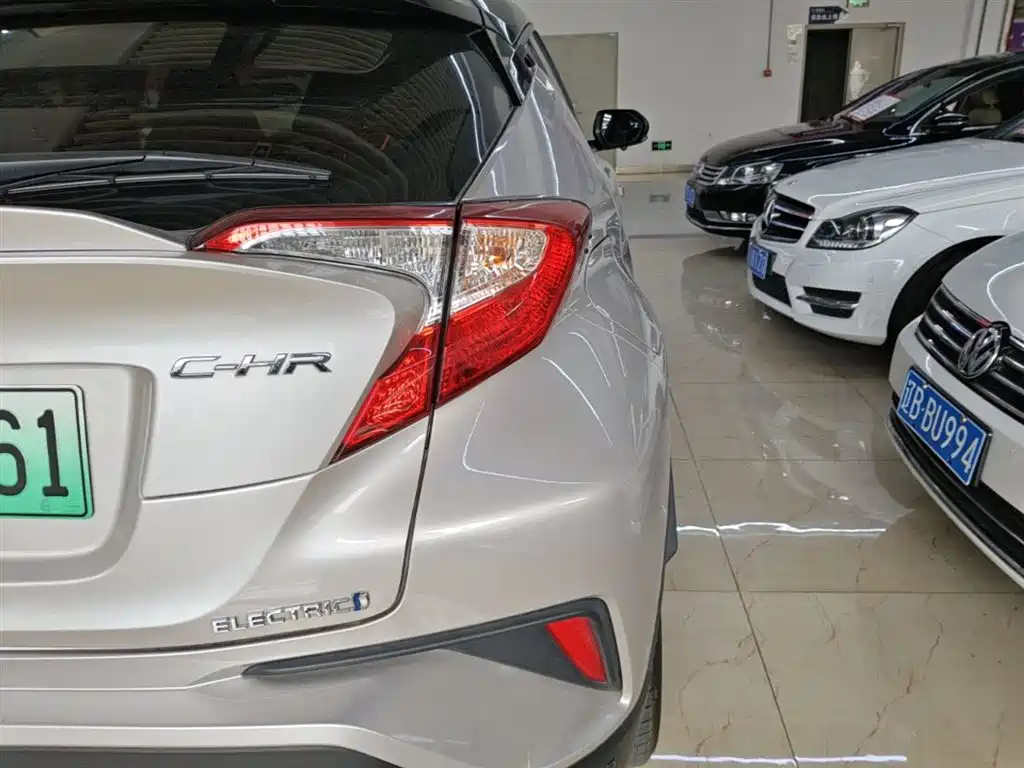 Toyota C-HR EV 2021 — фото 24