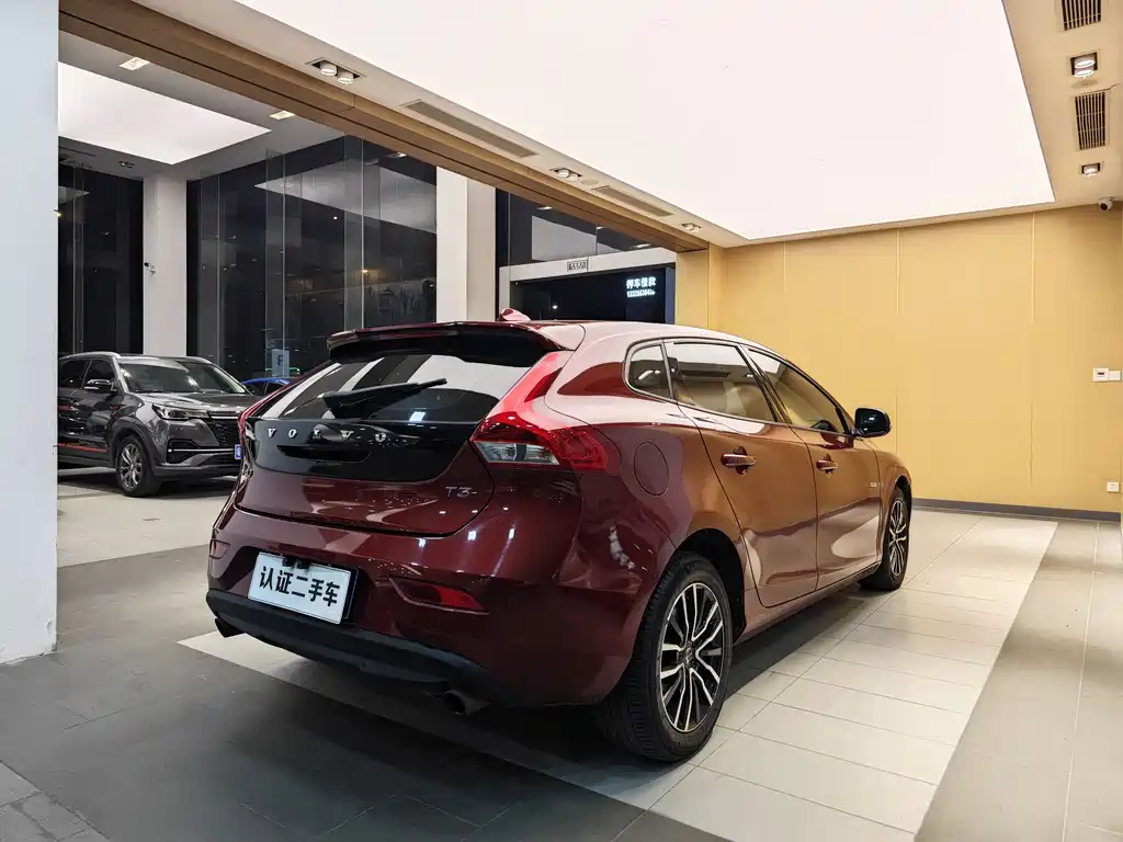 Volvo V40 2018 — фото 27