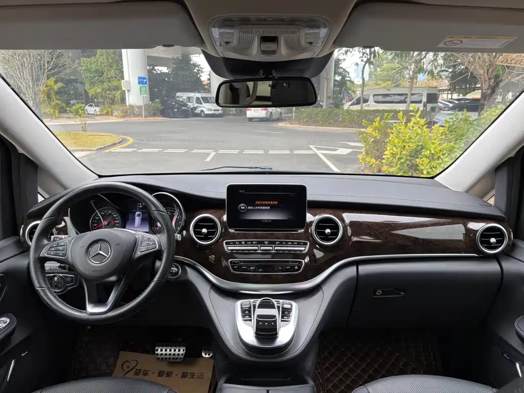 Mercedes-Benz V-Class 2018 — фото 11
