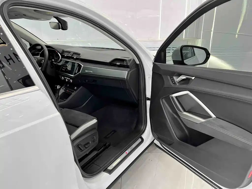 Audi Q3 2022 — фото 18