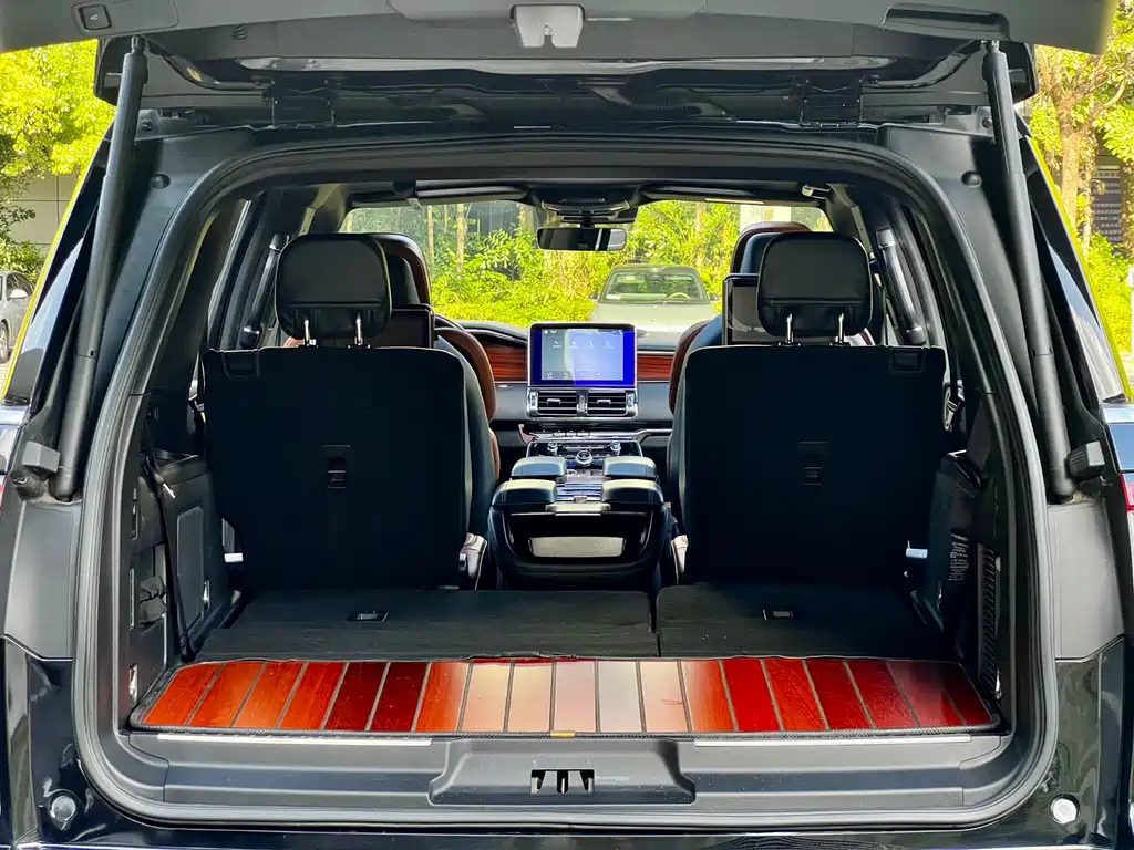 Lincoln Navigator 2020 — фото 24